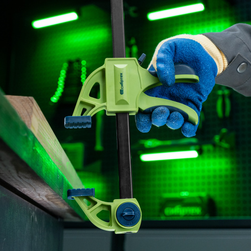 Струбцина F-образная, быстрозажимная, 200 х 70 х 420 мм, пластиковый корпус, фиксатор, двухкомпонентная рукоятка Сибртех по ценам производителя в Екатеринбурге с доставкой по всей России