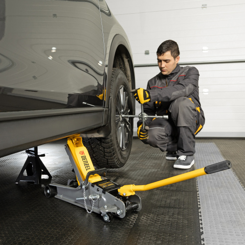 Домкрат гидравлический подкатной с фиксатором, 2,5 т,  85-385 мм, в пласт. кейсе Denzel по ценам производителя в Екатеринбурге с доставкой по всей России