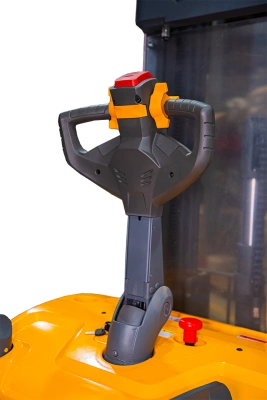 Штабелер самоходный 1,5 т 4,5 м XILIN CDDK15-III 24/200 В/Ач (с платформой) по ценам производителя в Екатеринбурге с доставкой по всей России