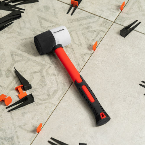 Киянка резиновая, 225 г, черно-белая резина, фибергласовая рукоятка Matrix по ценам производителя в Екатеринбурге с доставкой по всей России