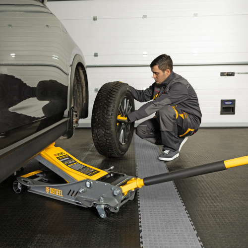 Домкрат гидравлический подкатной, 3,8 т, 110-580 мм, быстрый подъем, низкий подхват, проф. Denzel по ценам производителя в Екатеринбурге с доставкой по всей России