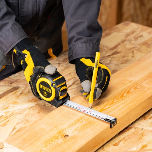 Рулетка 10м х 32мм, автоматич. фиксац., нейлон. покрытие, магнит. зацеп, двухстор. разметка Denzel по ценам производителя в Екатеринбурге с доставкой по всей России