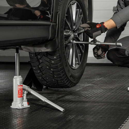 Домкрат гидравлический бутылочный, 2 т, высота подъема 181-345 мм, в пластиковый кейсе Matrix по ценам производителя в Екатеринбурге с доставкой по всей России