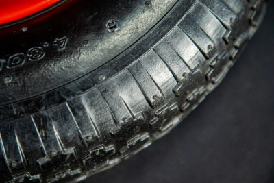 Колесо пневматическое резиновое 387 мм 4.00-8 (подшипник 16 мм) по ценам производителя в Екатеринбурге с доставкой по всей России