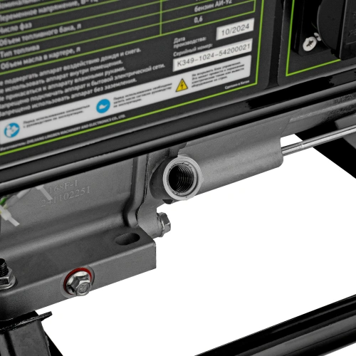 Генератор бензиновый БС-2500, 2.2 кВт, 230В, четырехтактный, 15 л, ручной стартер Сибртех по ценам производителя в Екатеринбурге с доставкой по всей России