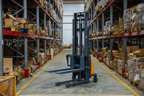 Штабелер гидравлический с электроподъемом 1,5 т 3,0 м XILIN CDD15B-E с раздвижными вилами купить в Москве с доставкой по всей России | ProtosMarket.ru