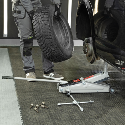 Домкрат гидравлический подкатной, 3 т, высота подъема 150-530 мм Matrix по ценам производителя в Екатеринбурге с доставкой по всей России