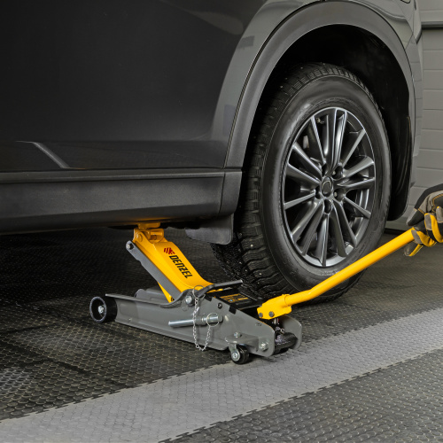 Домкрат гидравлический подкатной с фиксатором, 2,5 т,  85-385 мм, в пласт. кейсе Denzel по ценам производителя в Екатеринбурге с доставкой по всей России