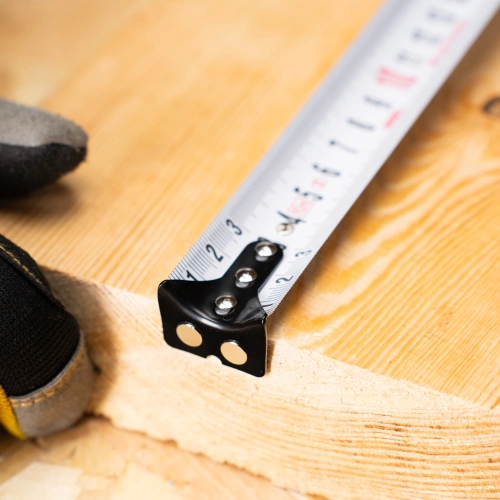 Рулетка 10м х 32мм, автоматич. фиксац., нейлон. покрытие, магнит. зацеп, двухстор. разметка Denzel по ценам производителя в Екатеринбурге с доставкой по всей России