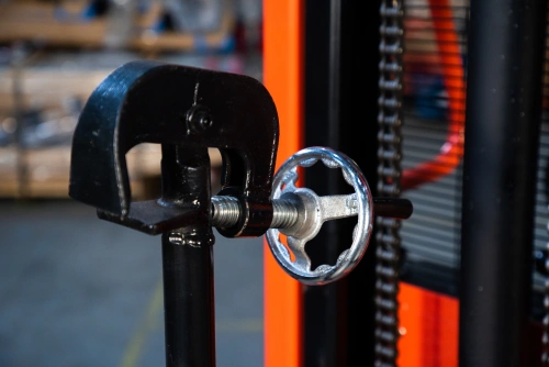 Штабелер-бочкокантователь гидравлический 0,35 т 2,5 м TOR CDT с электроподъемом по ценам производителя в Екатеринбурге с доставкой по всей России