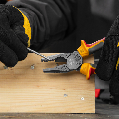 Плоскогубцы комбинированные, диэлектрические трехкомпонентные рукоятки до 1000 В, 180 мм Denzel по ценам производителя в Екатеринбурге с доставкой по всей России