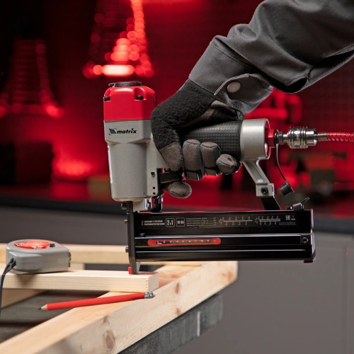 Нейлер-степлер пневматический 2 в 1, гвозди 18GA длина 10-50 мм, скобы 18GA длина 25-40 мм Matrix по ценам производителя в Екатеринбурге с доставкой по всей России