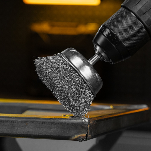 Набор щеток для дрели, 1 Плоская 50мм, 2 Чашки 25-50мм, шпилька, нерж. вит. проволока Denzel по ценам производителя в Екатеринбурге с доставкой по всей России