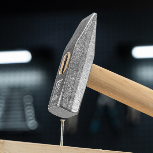 Молоток слесарный, 500 г, квадратный боек, деревянная рукоятка по ценам производителя в Екатеринбурге с доставкой по всей России