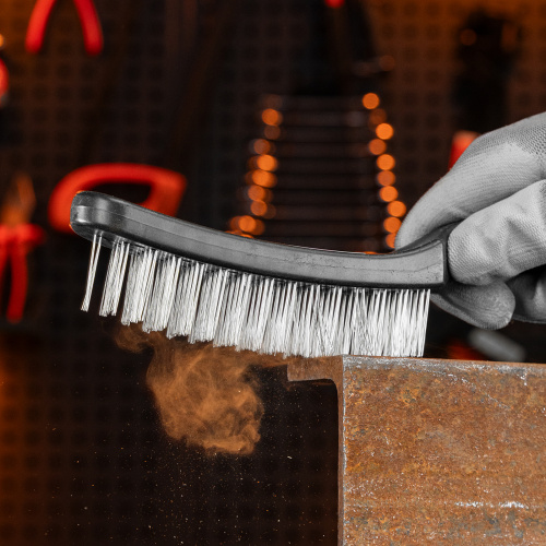 Щетка пятирядная металлическая с пластмассовой ручкой Sparta по ценам производителя в Екатеринбурге с доставкой по всей России