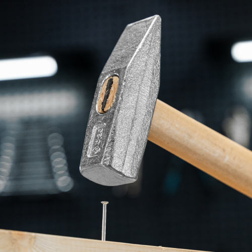 Молоток слесарный, 800 г, квадратный боек, деревянная рукоятка по ценам производителя в Екатеринбурге с доставкой по всей России