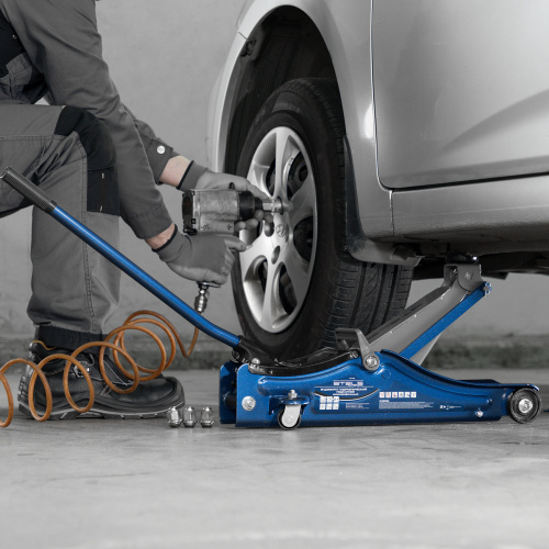 Домкрат гидравлический подкатной в пластиковом кейсе, 2 т, Low Profile, 80-380 мм Stels по ценам производителя в Екатеринбурге с доставкой по всей России