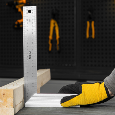 Угольник стальной 300 мм, нержавеющая сталь, градуировка, алюминиевое основание Denzel по ценам производителя в Екатеринбурге с доставкой по всей России