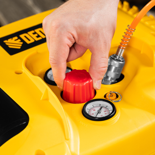 Компрессор воздушный DL1300, 10 бар, 1,3 кВт 180 л/мин 5 л, с набором аксессуаров Denzel по ценам производителя в Екатеринбурге с доставкой по всей России