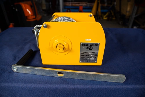 Лебедка ручная барабанная с тросом  500кг   40м с храповым механизмом TOR JHW по ценам производителя в Екатеринбурге с доставкой по всей России