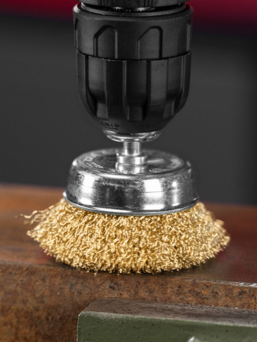 Щетка для дрели, 65 мм, "чашка" со шпилькой, латунированная витая проволока Matrix по ценам производителя в Екатеринбурге с доставкой по всей России