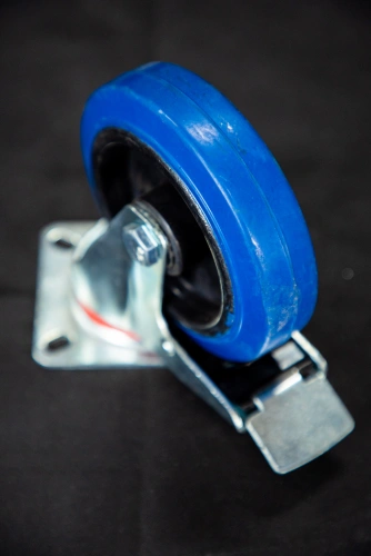 Колесо поворотное резина SRCLb 55 125 мм с тормозом (F) по ценам производителя в Екатеринбурге с доставкой по всей России