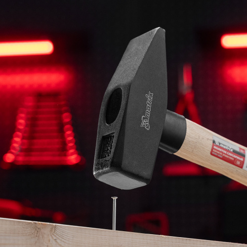 Молоток слесарный, 1500 г, квадратный боек, деревянная рукоятка Matrix по ценам производителя в Екатеринбурге с доставкой по всей России