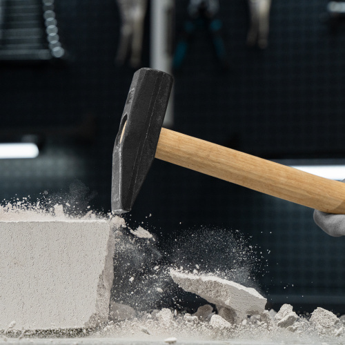 Молоток слесарный, 1000 г, квадратный боек, деревянная рукоятка по ценам производителя в Екатеринбурге с доставкой по всей России