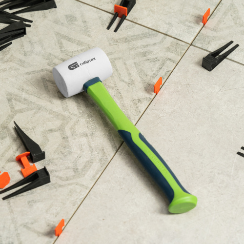 Киянка резиновая, 225 г, белая резина, фибергласовая рукоятка Сибртех по ценам производителя в Екатеринбурге с доставкой по всей России