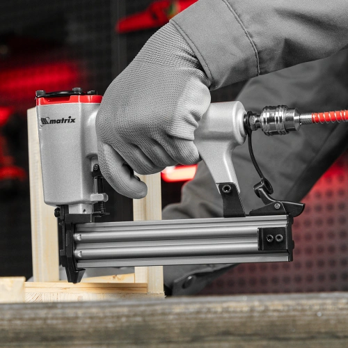 Нейлер пневматический для гвоздей от 10 до 32 мм Matrix по ценам производителя в Екатеринбурге с доставкой по всей России