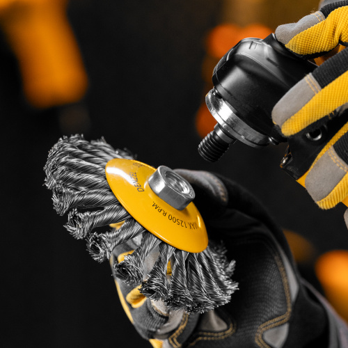 Щетка для УШМ, 125 мм, "Тарелка", крученая нержавеющая проволока 0.5 мм, М14 Denzel по ценам производителя в Екатеринбурге с доставкой по всей России