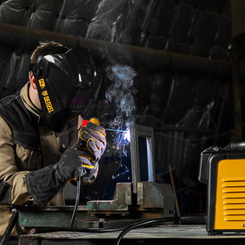 Аппарат инвертор. дуговой сварки SDM-220 Top, 220 А, ПВ 60% кейс Denzel по ценам производителя в Екатеринбурге с доставкой по всей России