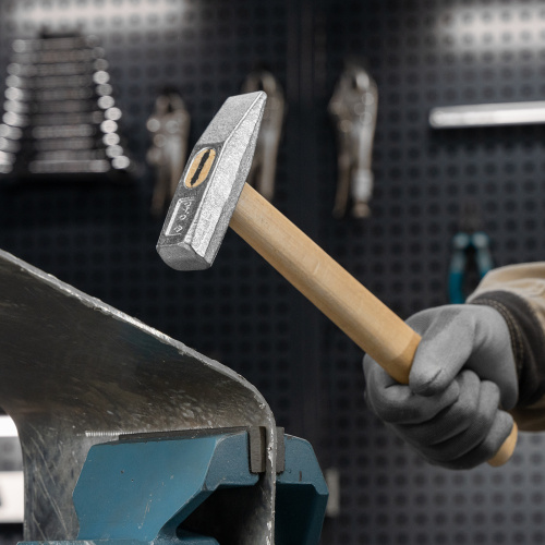 Молоток слесарный, 400 г, квадратный боек, деревянная рукоятка по ценам производителя в Екатеринбурге с доставкой по всей России