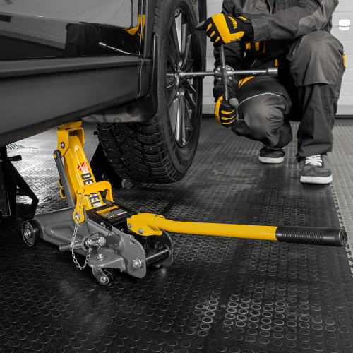 Домкрат гидравлический подкатной с фиксатором, 2 т, 130-330 мм, в кейсе Denzel по ценам производителя в Екатеринбурге с доставкой по всей России