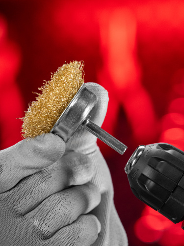 Щетка для дрели, 50 мм, "чашка" со шпилькой, латунированная витая проволока Matrix по ценам производителя в Екатеринбурге с доставкой по всей России