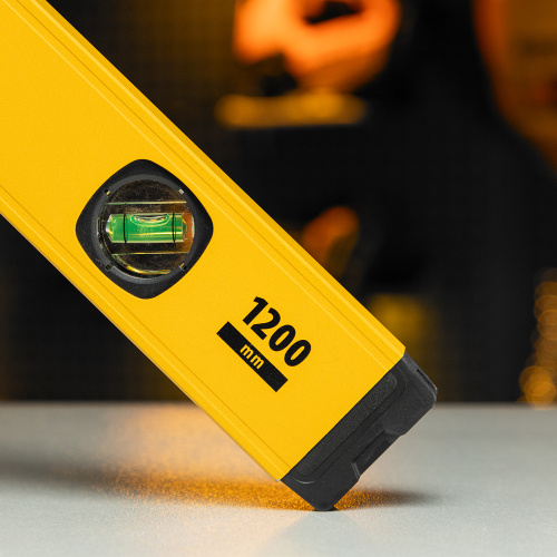 Уровень алюминиевый, магнит, фрезерованный, 3 глазка (1 зеркал.) 0,5 мм/м, 1200 мм Denzel по ценам производителя в Екатеринбурге с доставкой по всей России