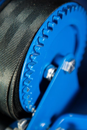 Лебедка ручная барабанная с лентой  0,5т 20 м оцинкованная TOR LHW по ценам производителя в Екатеринбурге с доставкой по всей России