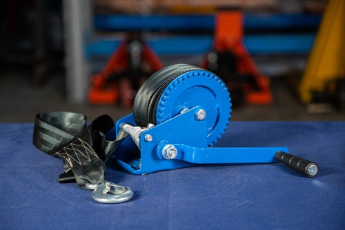 Лебедка ручная барабанная с лентой  0,5т 20 м оцинкованная TOR LHW по ценам производителя в Екатеринбурге с доставкой по всей России