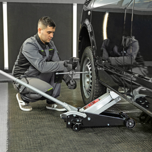 Домкрат гидравлический подкатной, 3.5 т, высота подъема 145-490 мм, с педалью Matrix по ценам производителя в Екатеринбурге с доставкой по всей России