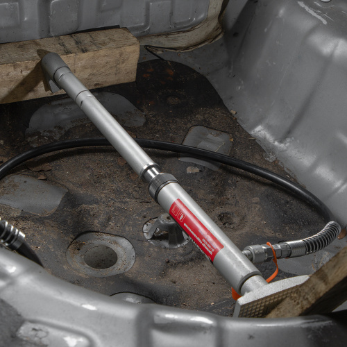 Растяжка гидравлическая, 4 т, набор из 17 предметов, 7 сменных насадок, в пластиковом кейсе Matrix по ценам производителя в Екатеринбурге с доставкой по всей России