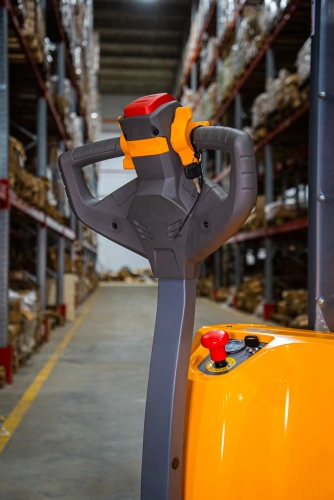 Штабелер самоходный 1,5 т 4,5 м XILIN CDDR15-III 24/200 В/Ач (сопровождаемый) по ценам производителя в Екатеринбурге с доставкой по всей России