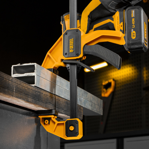 Струбцина F-образная, быстрозажимная, 600 х 80 мм, усиленный нейлоновый корпус Denzel по ценам производителя в Екатеринбурге с доставкой по всей России