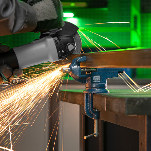 Тиски слесарные, настольные, поворотные, ширина рабочих губок 50 мм, наковальня Сибртех по ценам производителя в Екатеринбурге с доставкой по всей России