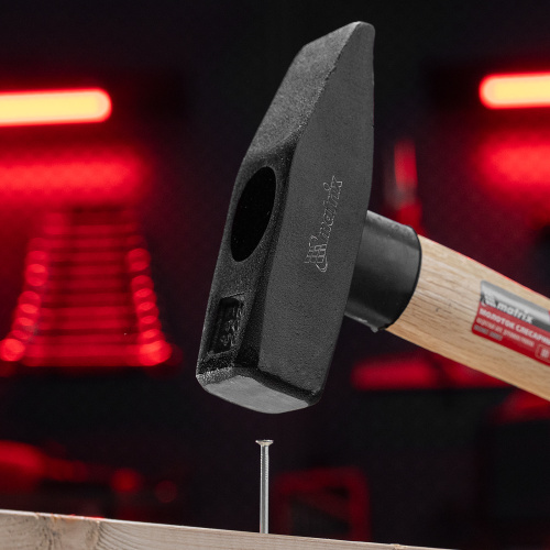 Молоток слесарный, 800 г, квадратный боек, деревянная рукоятка Matrix по ценам производителя в Екатеринбурге с доставкой по всей России