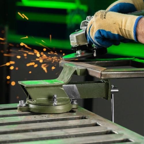 Тиски слесарные, 100 мм, стальные, поворотные Сибртех по ценам производителя в Екатеринбурге с доставкой по всей России