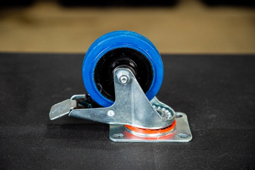 Колесо поворотное резина SRCLb 42 100 мм с тормозом (F) по ценам производителя в Екатеринбурге с доставкой по всей России