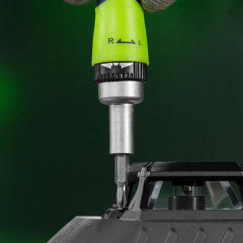 Отвертка реверсивная для точных работ с набором бит и торцевых головок, 32 предмета, CrV Сибртех по ценам производителя в Екатеринбурге с доставкой по всей России