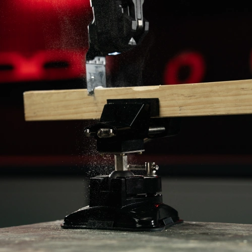 Тиски настольные, резиновая вакуумная присоска, шарнирный механизм, ширина рабочих губок 70 мм Matrix по ценам производителя в Екатеринбурге с доставкой по всей России