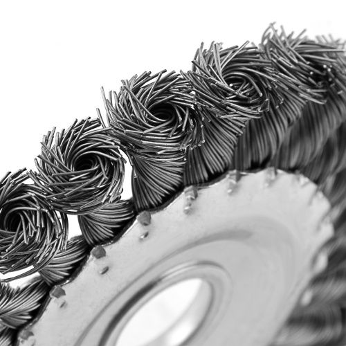 Щетка для УШМ, 125 мм, "Плоская", крученая нержавеющая проволока 0.5 мм, посадка 22.2 мм Denzel по ценам производителя в Екатеринбурге с доставкой по всей России