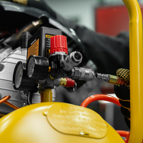 Компрессор воздушный прям. привод DCV1800/50, 1,8 кВт, 50 литров, 320 л/мин Denzel по ценам производителя в Екатеринбурге с доставкой по всей России